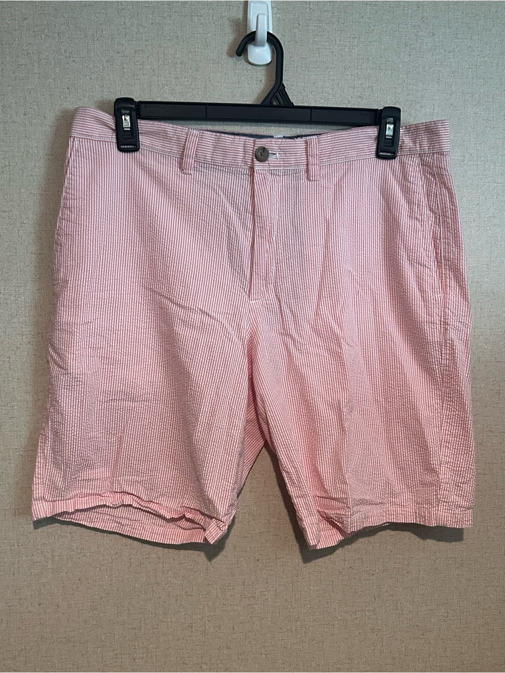 Banana Republic Men’s 35 Pink Seersucker Flat-Front Aiden Shorts
